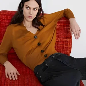 ORANGE KNITTED SWEATER